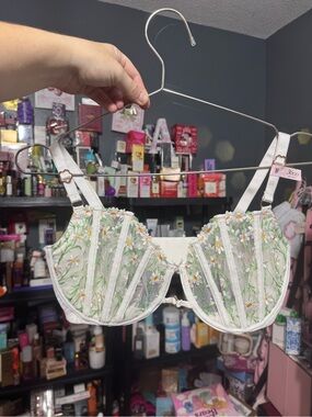 Victoria’s Secret top only